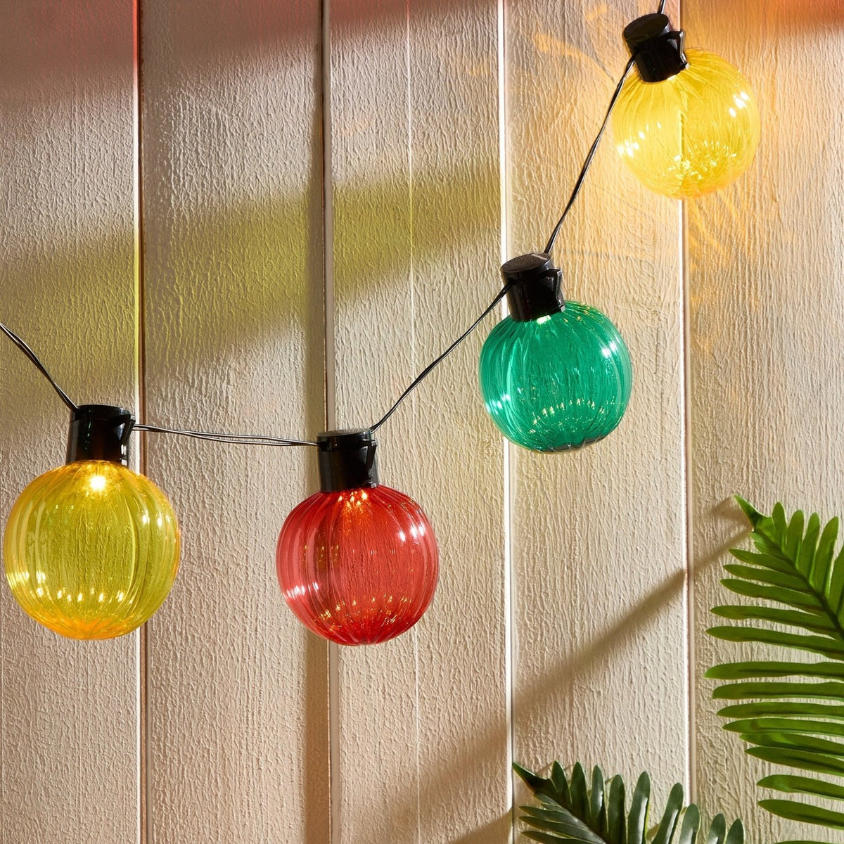 10 Indoor/Outdoor Fiesta Colourful String Lights (Battery Powered) - Multicoloured – Feather & Black