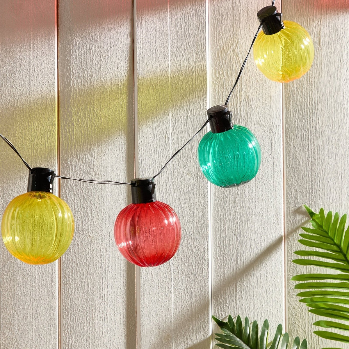 10 Indoor/Outdoor Fiesta Colourful String Lights (Battery Powered) - Multicoloured – Feather & Black