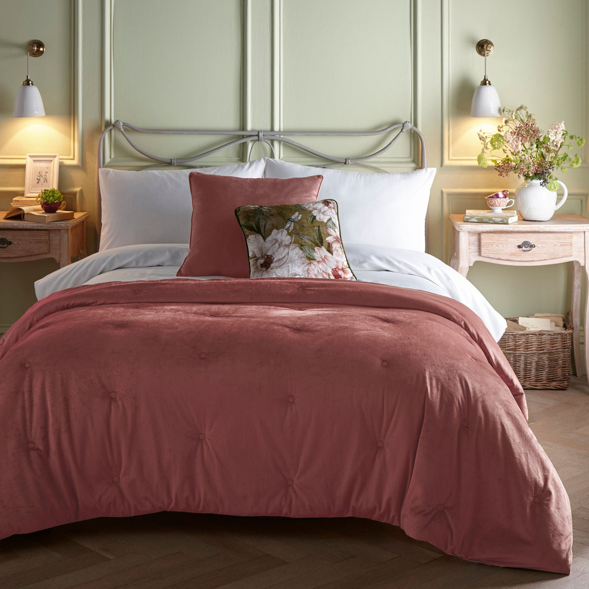 Appletree Austell Velvet Bedspread - Pink – Laura Ashley