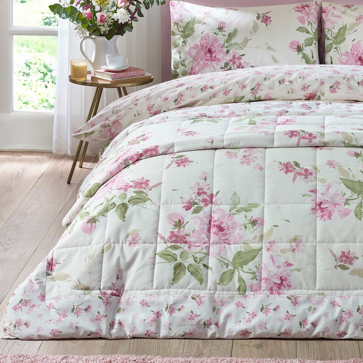 Avebury Floral Bedspread - Cream – Laura Ashley UK