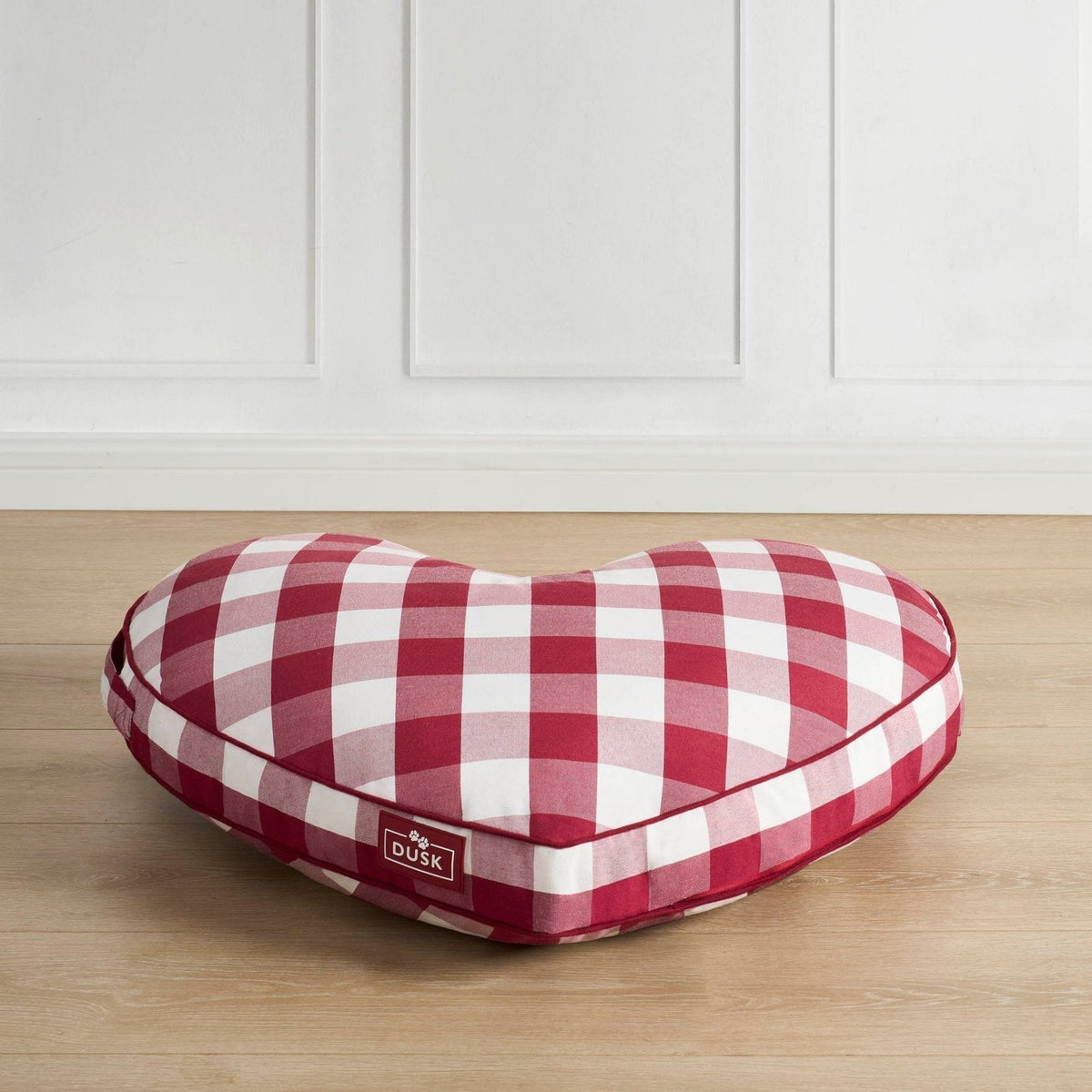 Beau Gingham Love Heart Dog Bed - White/Red – Black & Feather