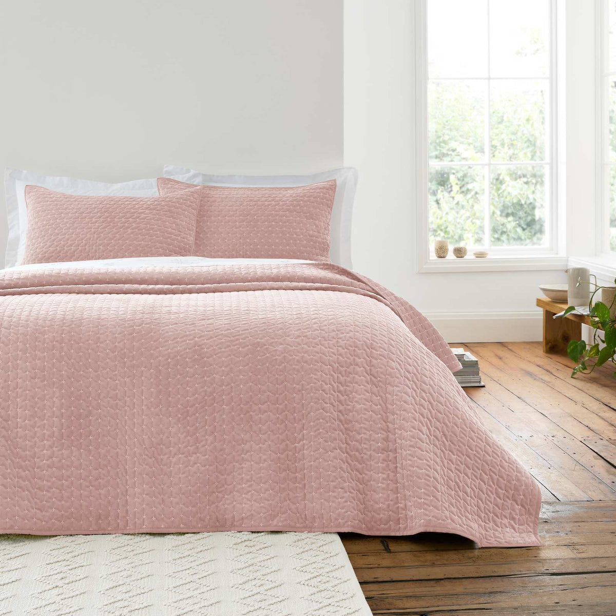 Bianca Attica Velvet Bedspread - Pink – Laura Ashley