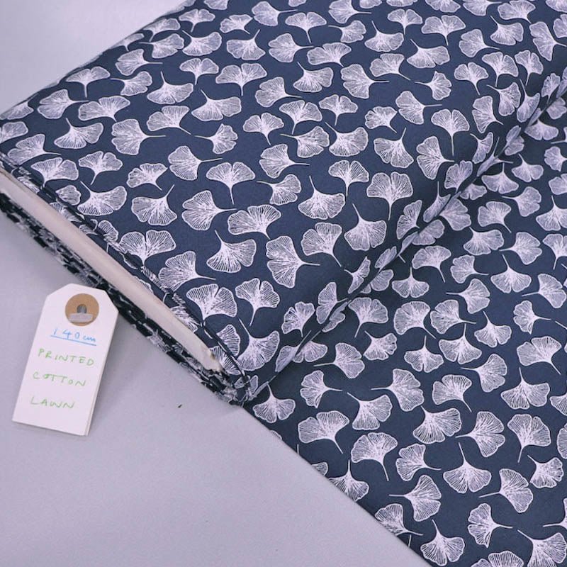 Dressmaking COTTON LAWN - Falling Ginkgo - Navy – Laura Ashley