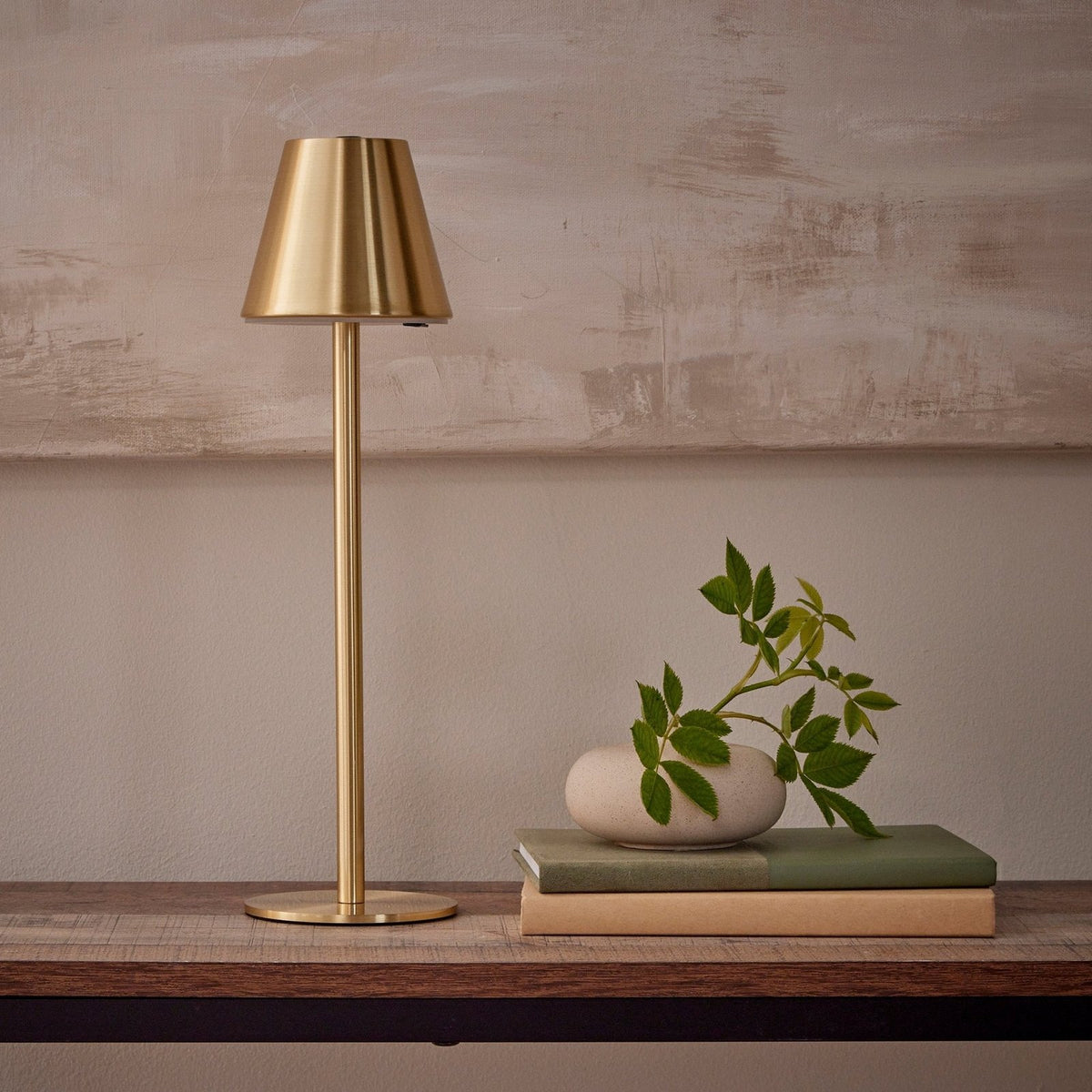 Feather & Black Rhea LED Rechargeable Wireless Lamp