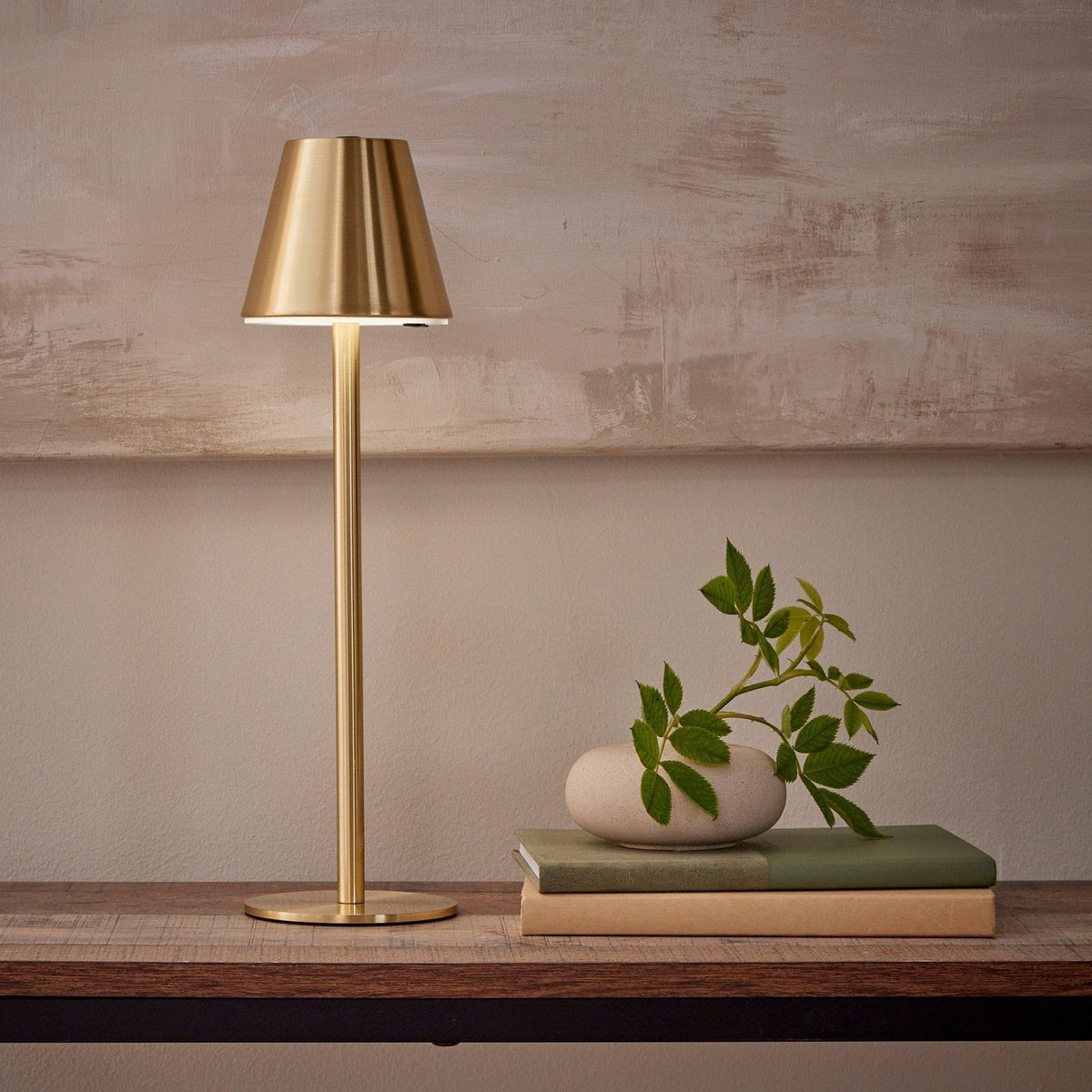 Feather & Black Rhea LED Rechargeable Wireless Lamp