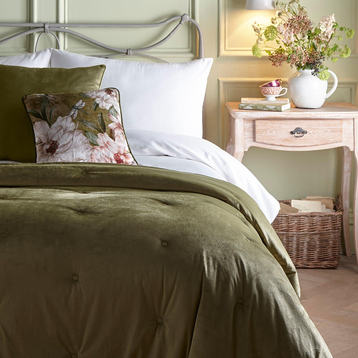 Laura Ashley Appletree Heritage Austell Bedspread - Olive