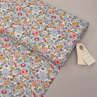 Laura Ashley LA Dressmaking Floral Cotton Lawn - Petal - Grey