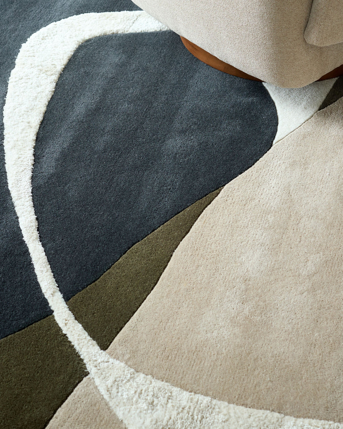 Neo olive and navy textured large rug – Laura Ashley
