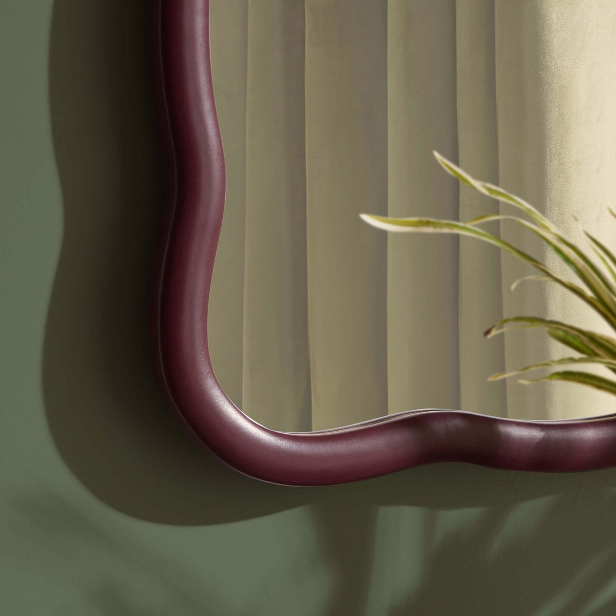 Niamh Wavy Wall Mirror - Tawny Port – Feather & Black