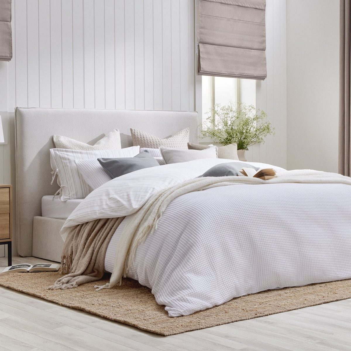 Oslo Ottoman Storage Black & Feather Bed - Ivory
