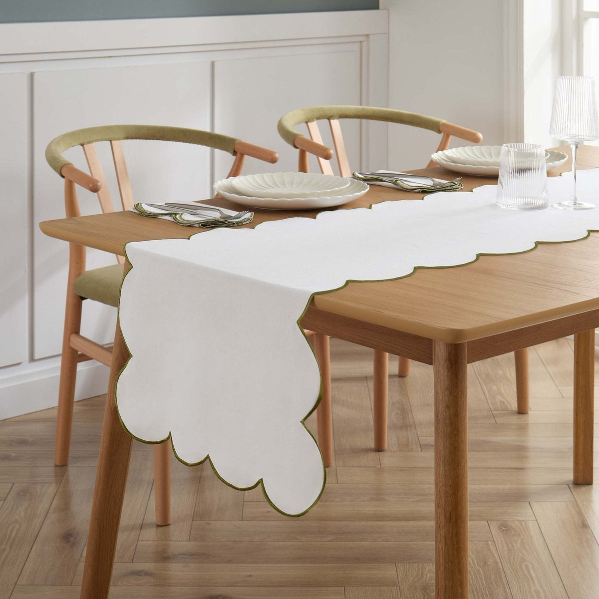 Simone Scallop Edge Table Black & Feather Runner - Off White/Olive