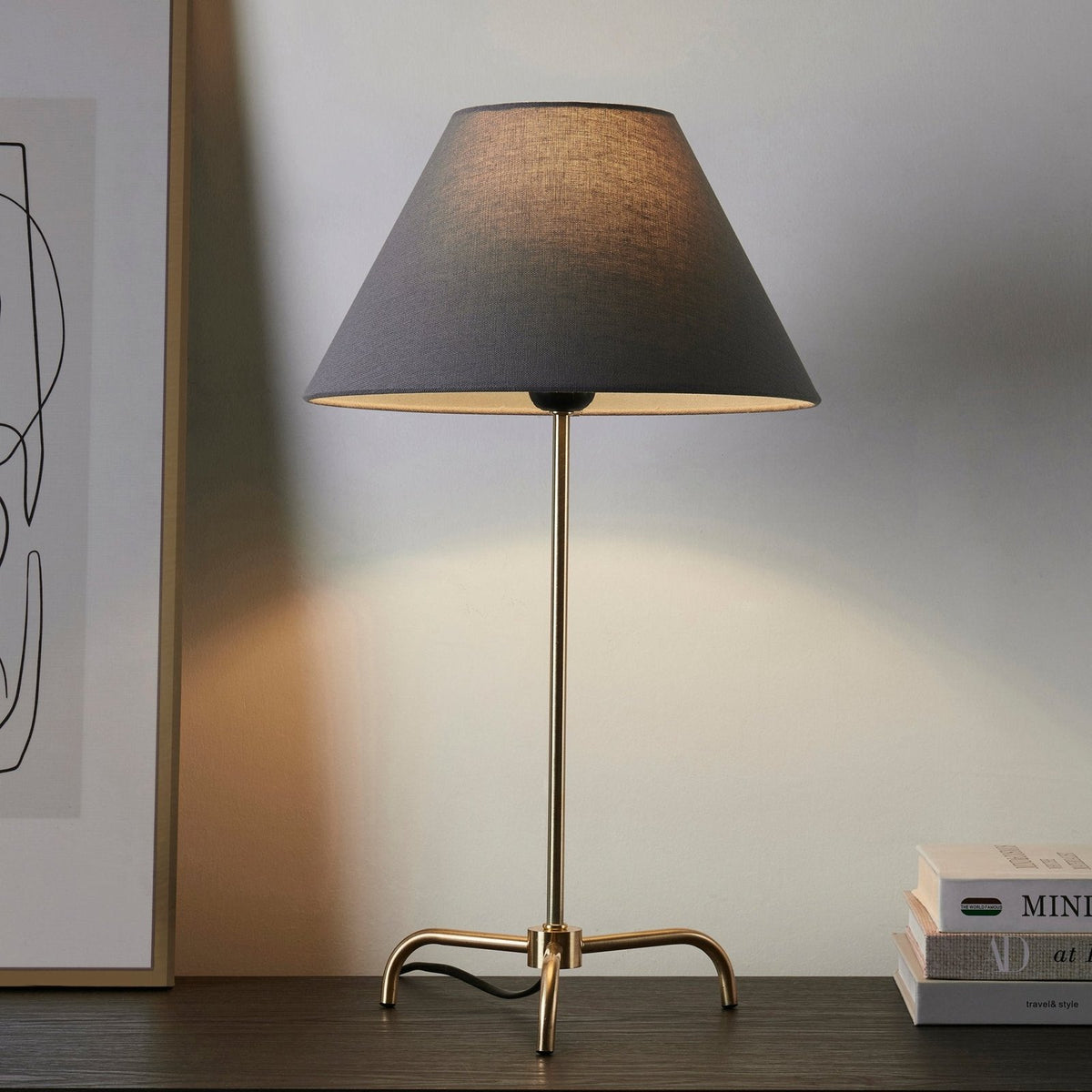 Sisu Minimalist Table Black & Feather Lamp - Brass/Grey