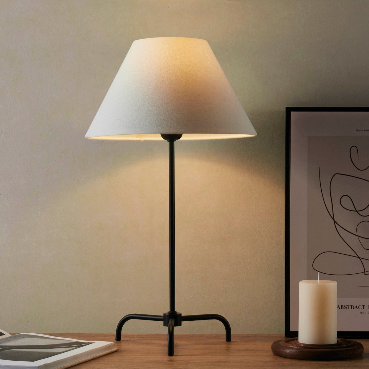 Sisu Minimalist Table Lamp - Black/White – Feather & Black
