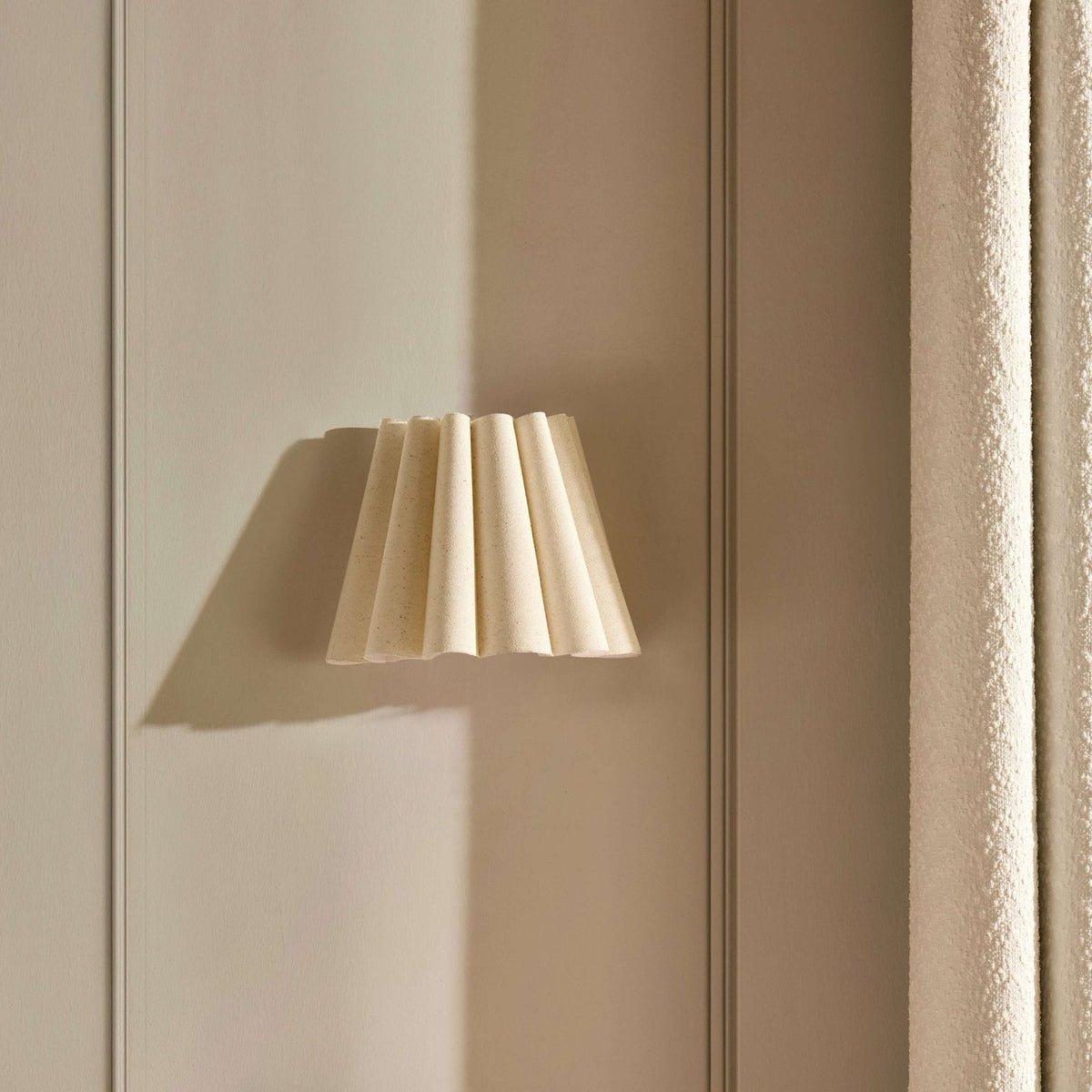 Trinity Rechargeable Pleated Wall Light - White – Black & Feather