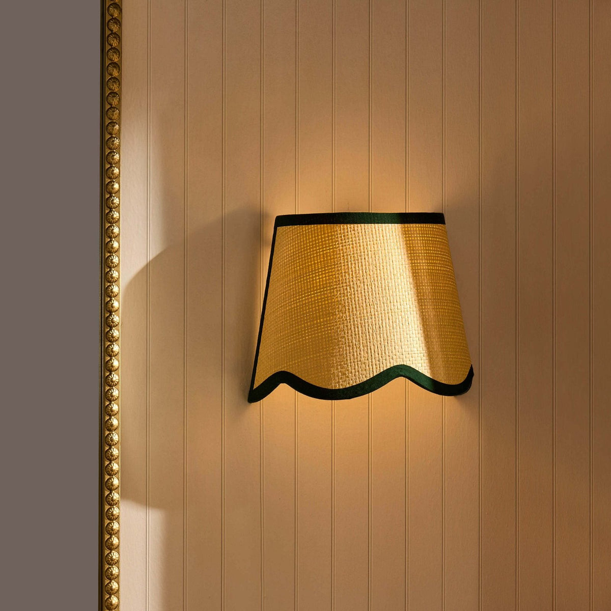 Vivienne Rechargeable Contrast Edge Black & Feather Scallop Wall light - White