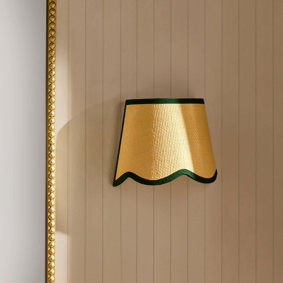 Vivienne Rechargeable Contrast Edge Black & Feather Scallop Wall light - White